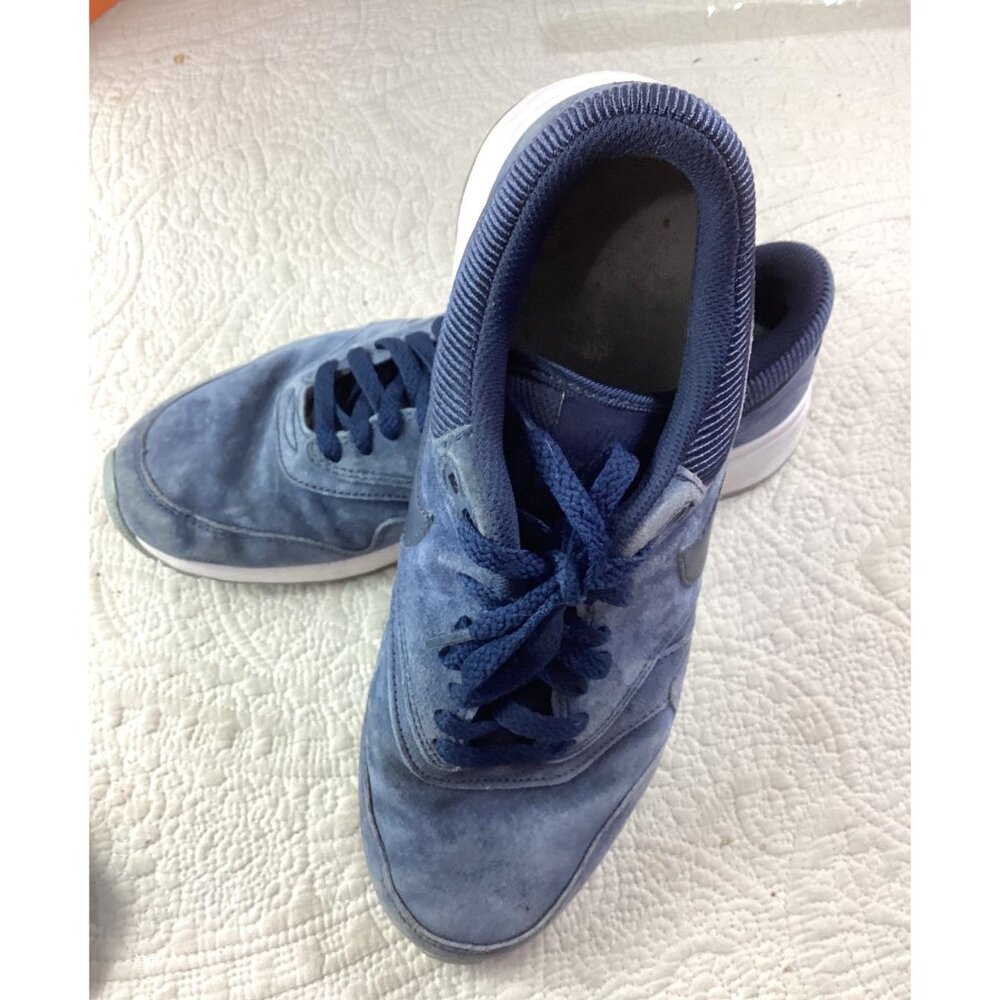 Nike Mens Blue Suede Sneakers Size 9.5 US With White Soles*EUC